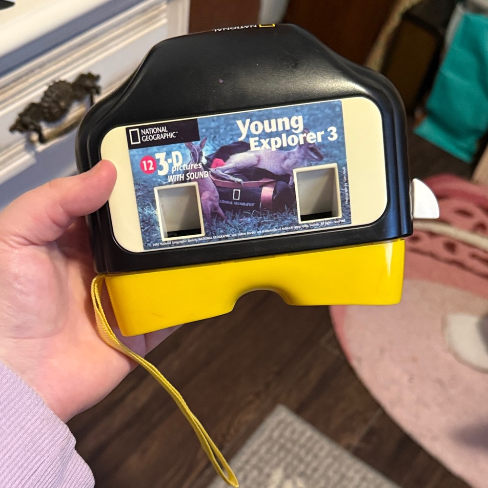 National Geographic Black and Yellow 3D Viewer working vintage 2003